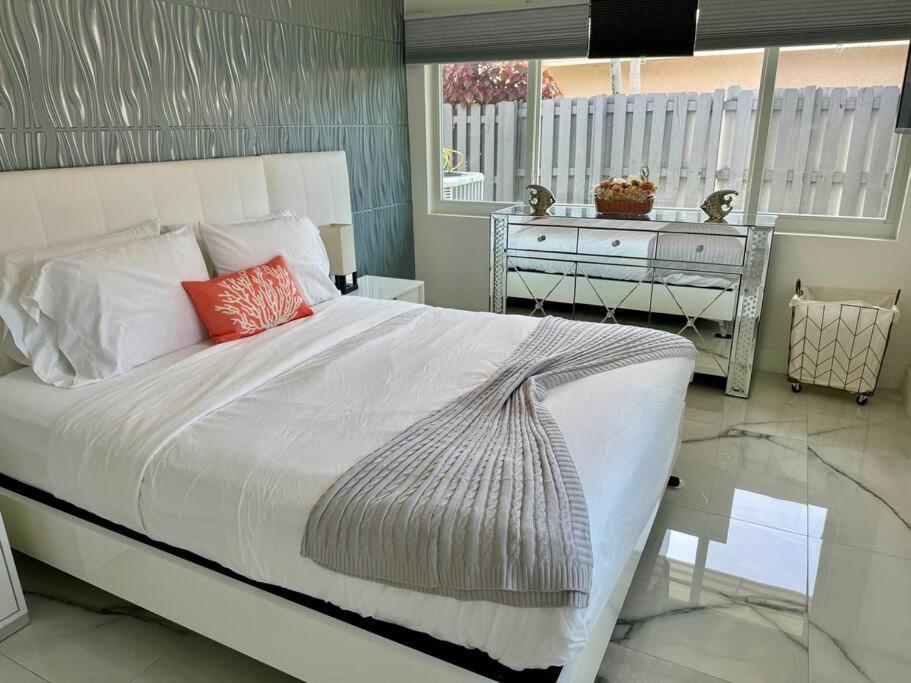 Amazing Home W Heated Pool 8 Mins To The Beach Lighthouse Point Eksteriør billede