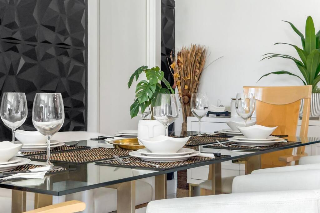 Amazing Home W Heated Pool 8 Mins To The Beach Lighthouse Point Eksteriør billede