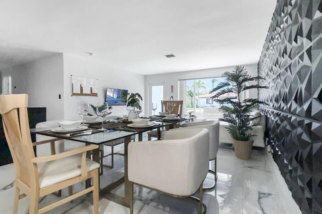 Amazing Home W Heated Pool 8 Mins To The Beach Lighthouse Point Eksteriør billede